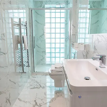 Astonishing Flats Near Mayfair & Piccadilly Circus شقة لندن