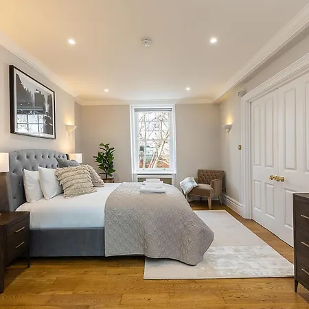 Astonishing Flats Near Mayfair & Piccadilly Circus شقة
