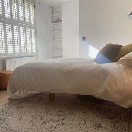 Beautiful Victorian House, Sleeps 12 * Londra
