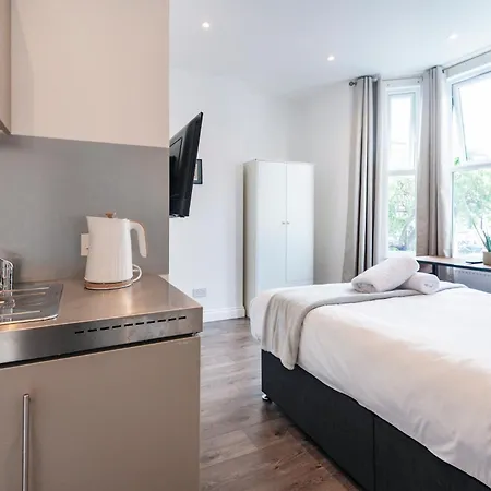 Fulham Apartment *