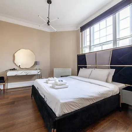 Spacious 1 Bdr - 2min To Bond Str Station *