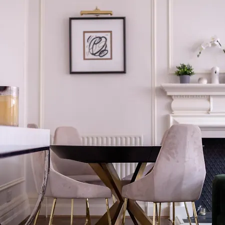 Spacious 1 Bdr - 2min To Bond Str Station