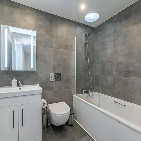 Modern - 2 Bedrooms 2 Bath - Battersea, Vauxhall & Nine Elms Station *