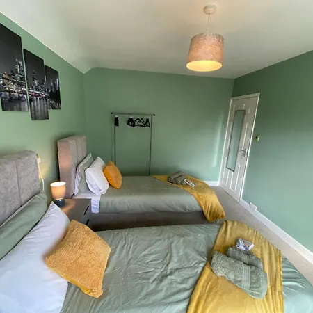 Special Offers, Sleeps 5, Hanwell, London W7, Free Parking Greenford (Greater London)
