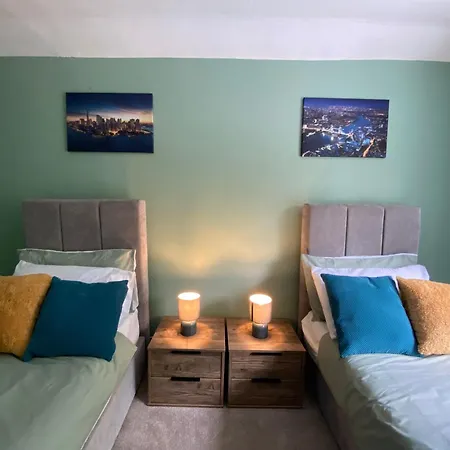 Special Offers, Sleeps 5, Hanwell, London W7, Free Parking Holiday home Greenford (Greater London)