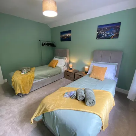 Special Offers, Sleeps 5, Hanwell, London W7, Free Parking