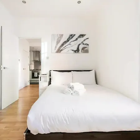 Lovely One Bedroom In The Heart Of *