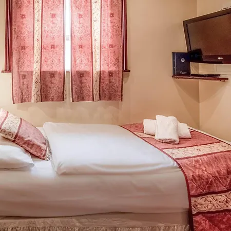 Dolphin Hotel