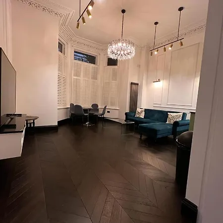 Earl's Court Luxe Apartment London
