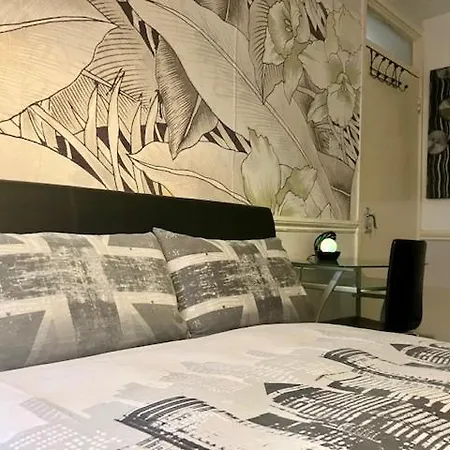 Private @ London-stratford. Guest house *
