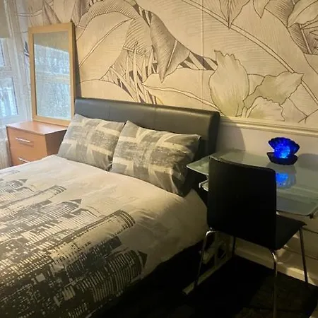 Private @ London-stratford. * London