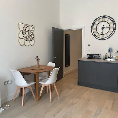 Luxury 2 Bedroom Flat Apartment Sutton (Greater London)