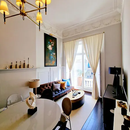 Stunning Hyde Park With Private Balcony & Lift Elevator Access