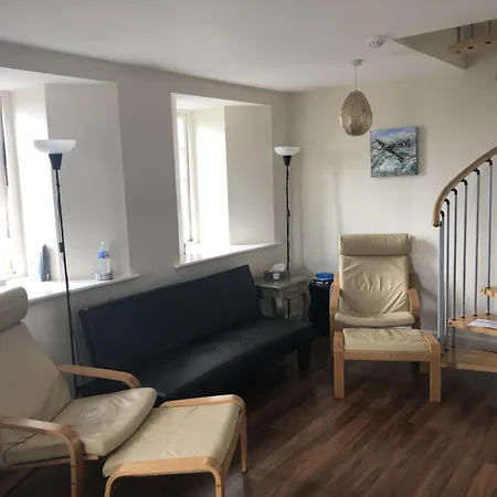 Amazing Converted Water Tower! Apartment Coulsdon