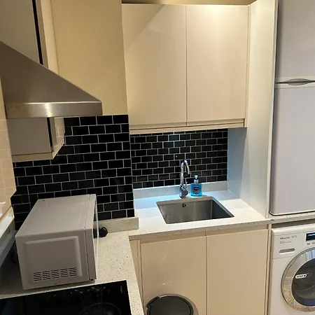Prime Location - 2 Beds 3 Bath Flat Knightsbridge Apartment