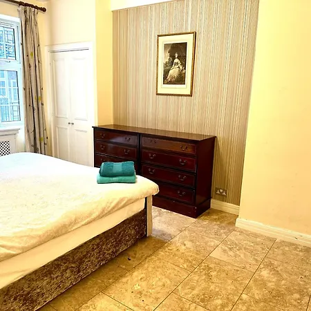 Prime Location - 2 Beds 3 Bath Flat Knightsbridge Apartment *
