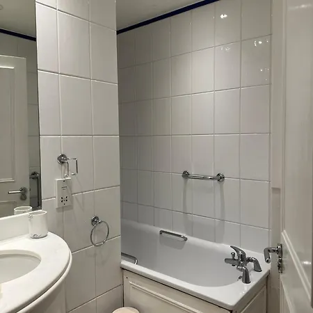 Prime Location - 2 Beds 3 Bath Flat Knightsbridge Apartment *