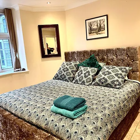 Prime Location - 2 Beds 3 Bath Flat Knightsbridge Apartment *
