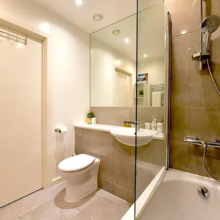Bright Amelia - 2 Bed 1 Bath With Wifi And Netflix In The Heart Of Apartmán Londýn