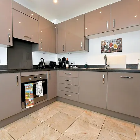 Bright Amelia - 2 Bed 1 Bath With Wifi And Netflix In The Heart Of Apartmán