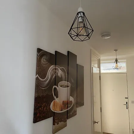 Bright Amelia - 2 Bed 1 Bath With Wifi And Netflix In The Heart Of Apartmán *