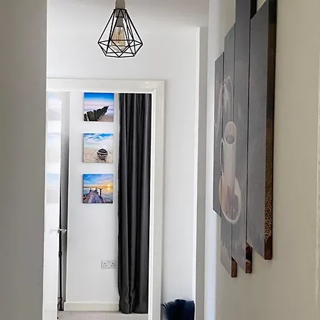 Bright Amelia - 2 Bed 1 Bath With Wifi And Netflix In The Heart Of Apartmán