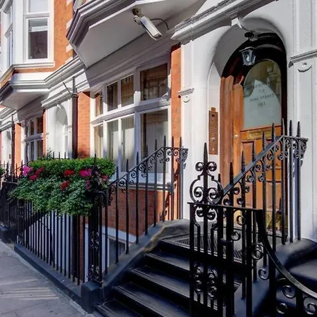 Luxury Knightsbridge Outside Harrods *
