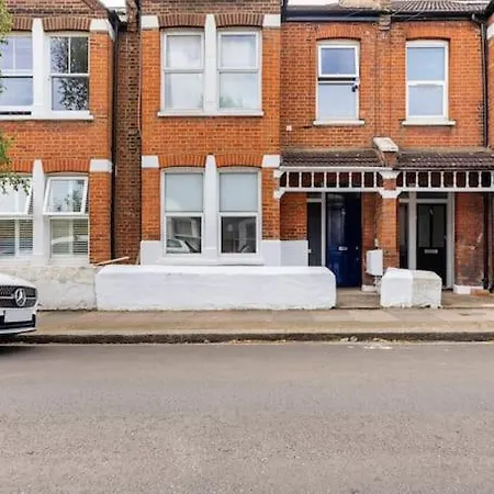 Streatham Apartment