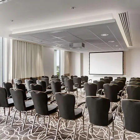 Hilton Wembley 4*