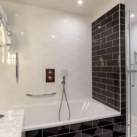 Hilton Wembley 4* Londýn