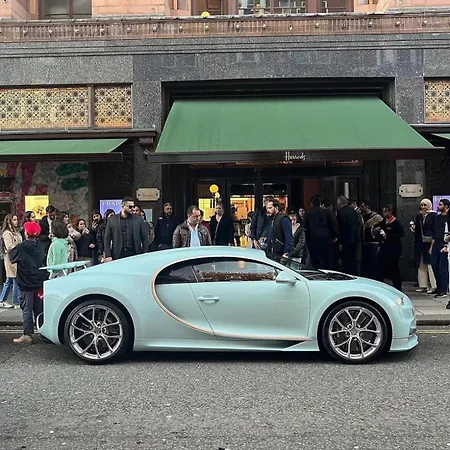 Luxury Knightsbridge Outside Harrods *