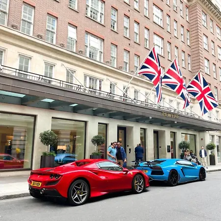 Luxury Knightsbridge Outside Harrods *