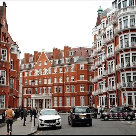 Luxury Knightsbridge Outside Harrods Apartment London