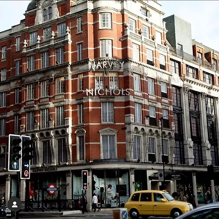 Luxury Knightsbridge Outside Harrods