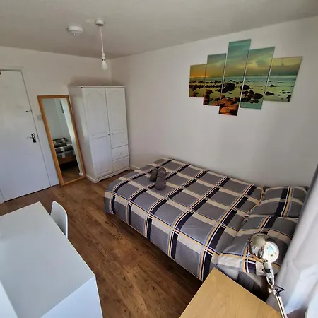 Cozy Double Bedroom In Zone 1-2 Homestay *