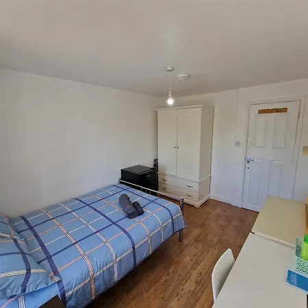 Cozy Double Bedroom In Zone 1-2 Homestay London