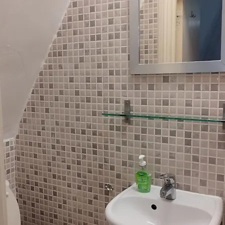 Peaceful Studio-flat With Driveway In Golders Green ロンドン