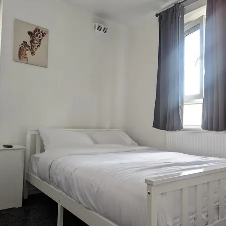 Homestay Bow - *