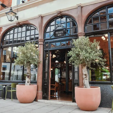 The Black Lion Pub & Boutique 3* London