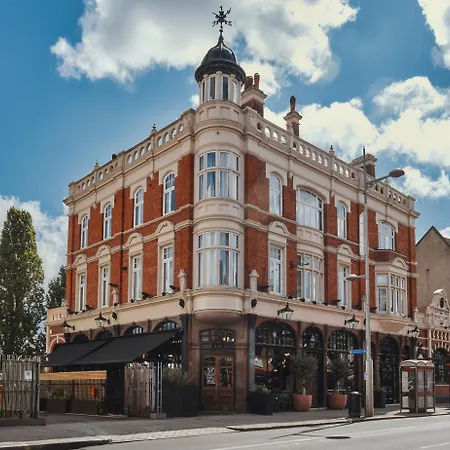 The Black Lion Pub & Boutique 3* London