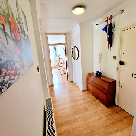 Bright & Spacious In Building With Lift, Right Next To Bayswater Station - Walk To Kensington Palace, Hyde Park, Little Venice & Notting Hill