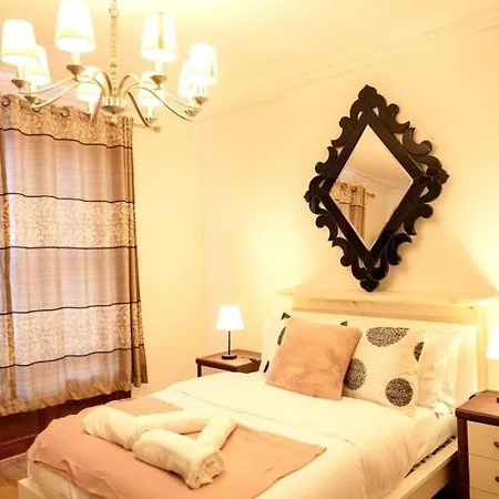 Apartment Spacious 2 Bedroom Flat *