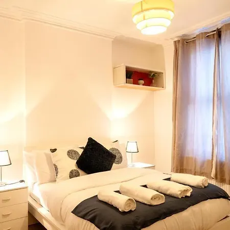 Apartment Spacious 2 Bedroom Flat
