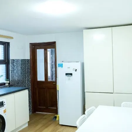 Spacious 2 Bedroom Flat London