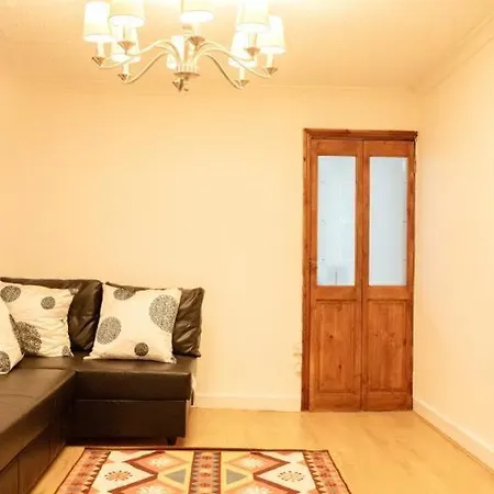 Spacious 2 Bedroom Flat Apartment