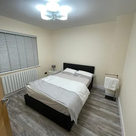 度假居 Modern 4-bedroom Entire House With Garden