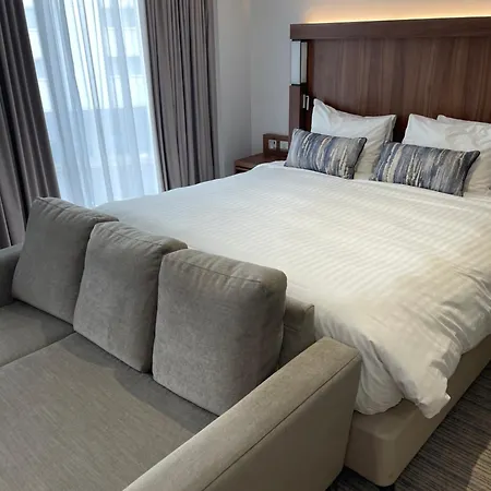 Courtyard By Marriott London Heathrow Airport 4*