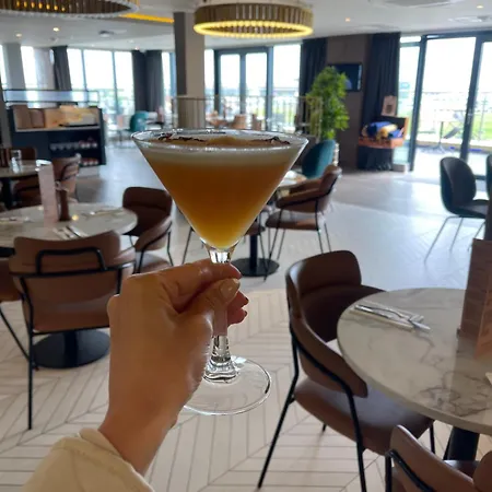 Courtyard By Marriott London Heathrow Airport 4*