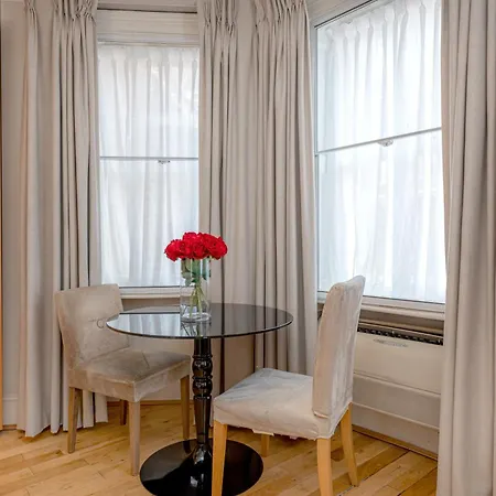 17 Hertford Street 3*