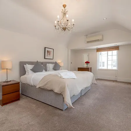 17 Hertford Street Aparthotel 3*